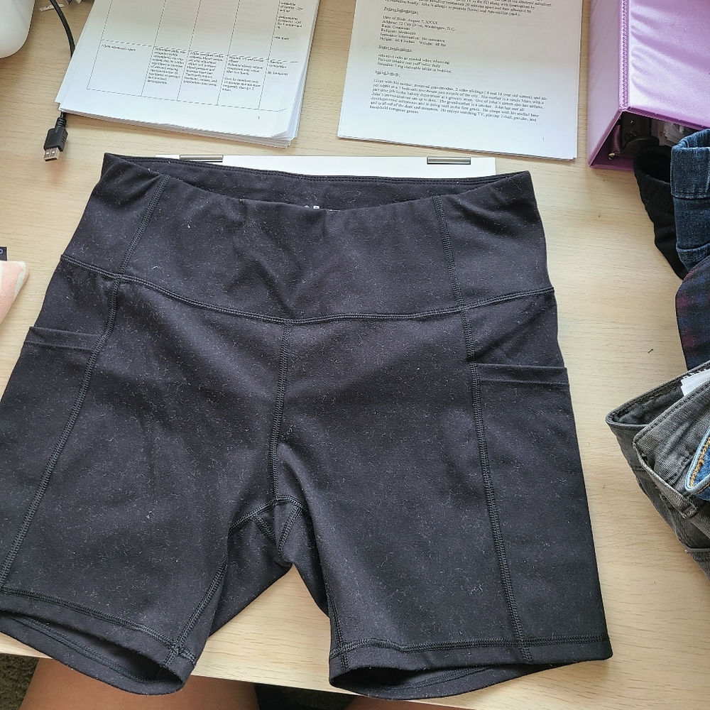 Bike shorts with pockets